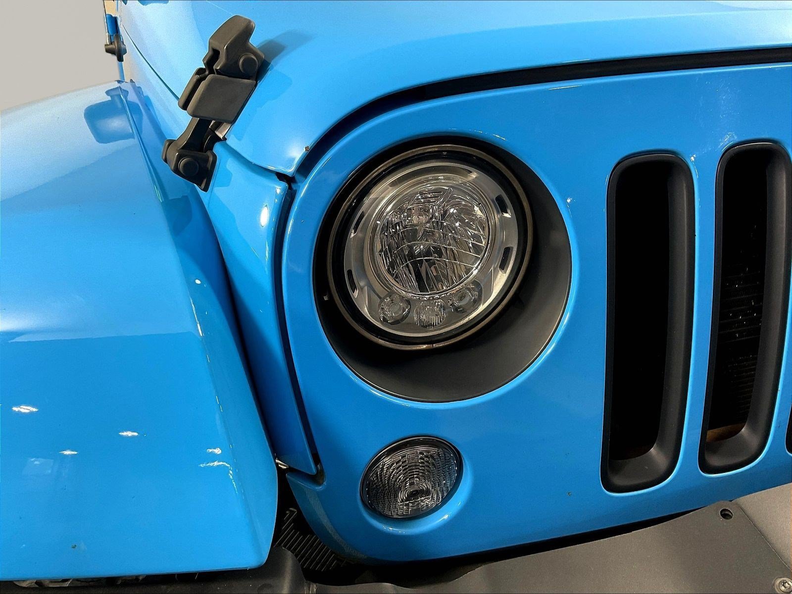 Used 2017 Jeep Wrangler Unlimited Sahara AWD/4WD image 27