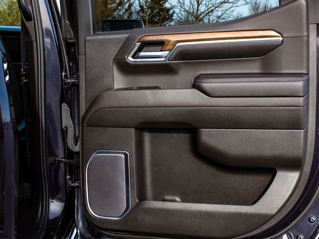 Used 2023 Chevrolet Silverado 1500 High Country w/ High Country Premium Package image 12