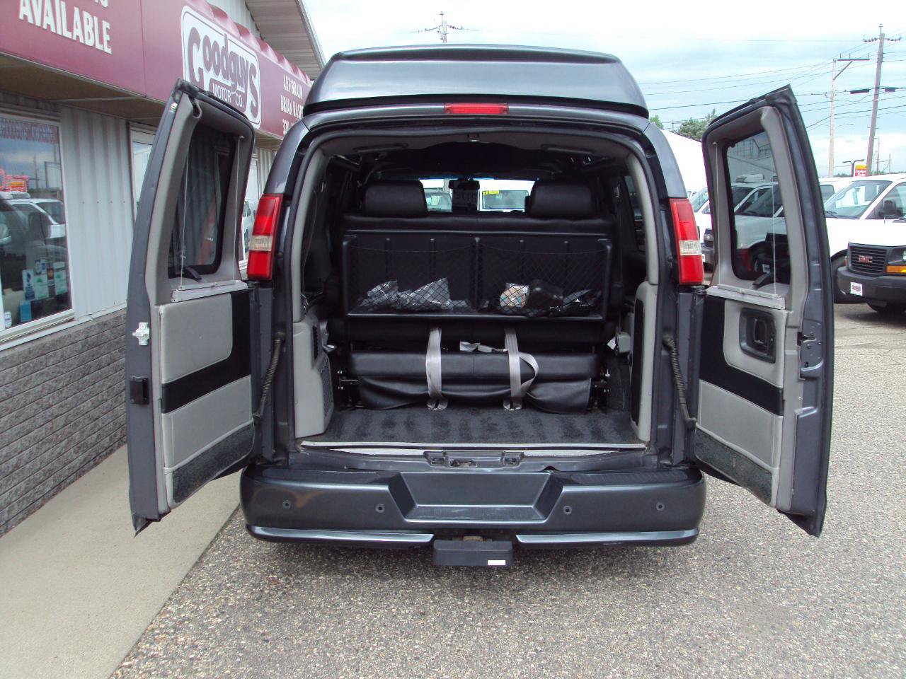 Used 2014 Chevrolet Express 1500 AWD image 9