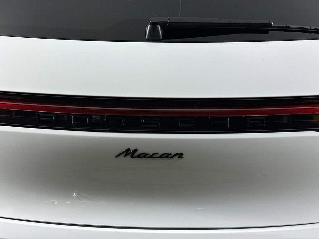 Certified 2023 Porsche Macan AWD/4WD image 34
