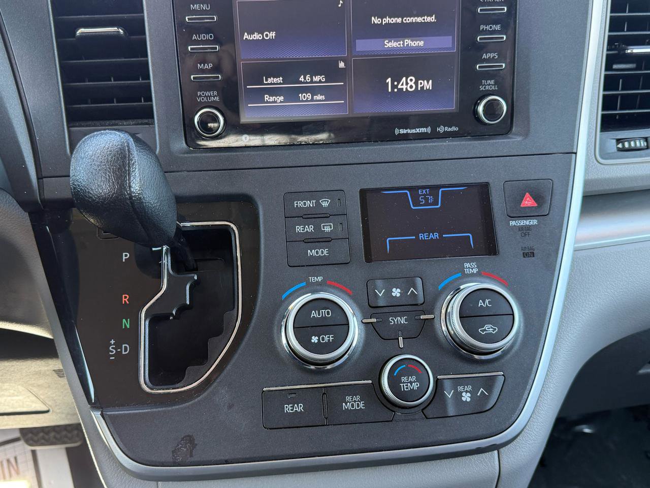 Used 2020 Toyota Sienna LE AWD/4WD image 18