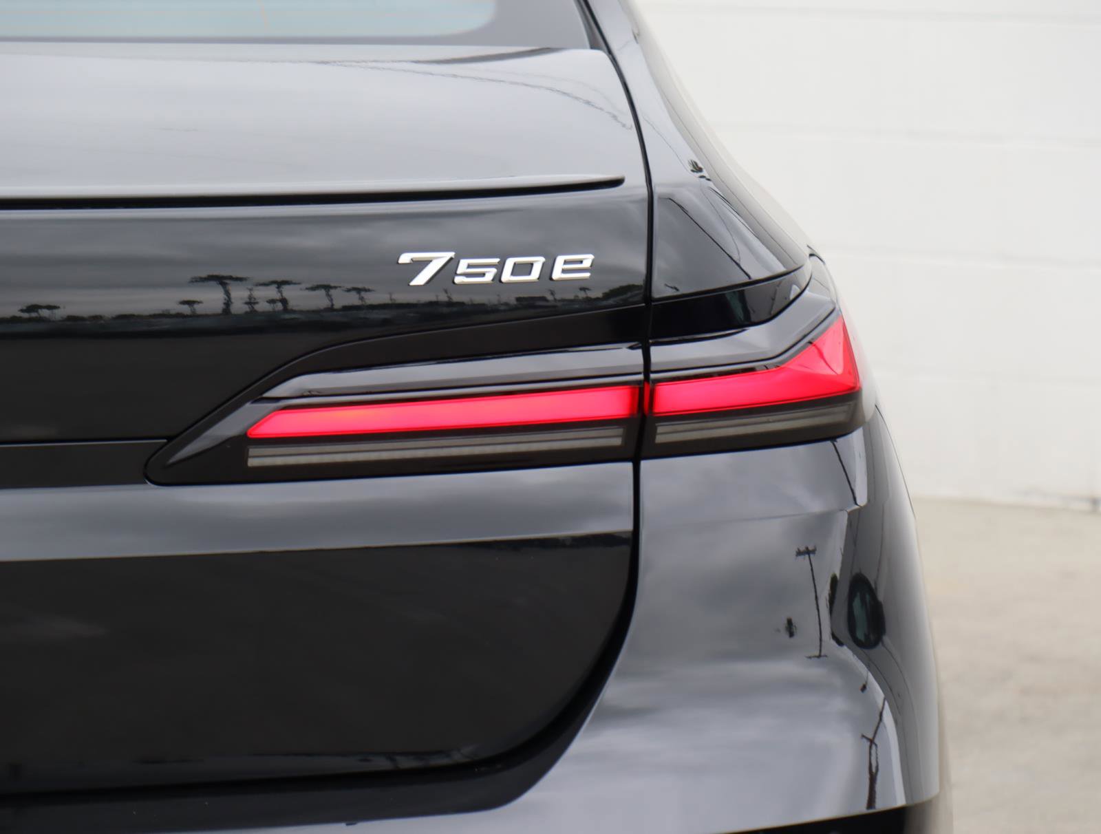 New 2026 BMW 750e xDrive w/ Executive Package image 6