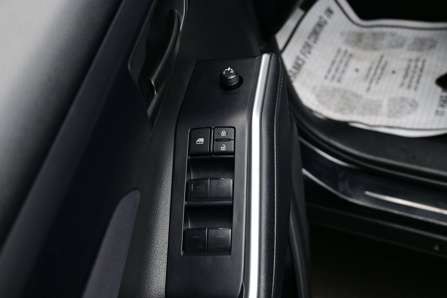 Used 2024 Toyota Highlander LE FWD image 10