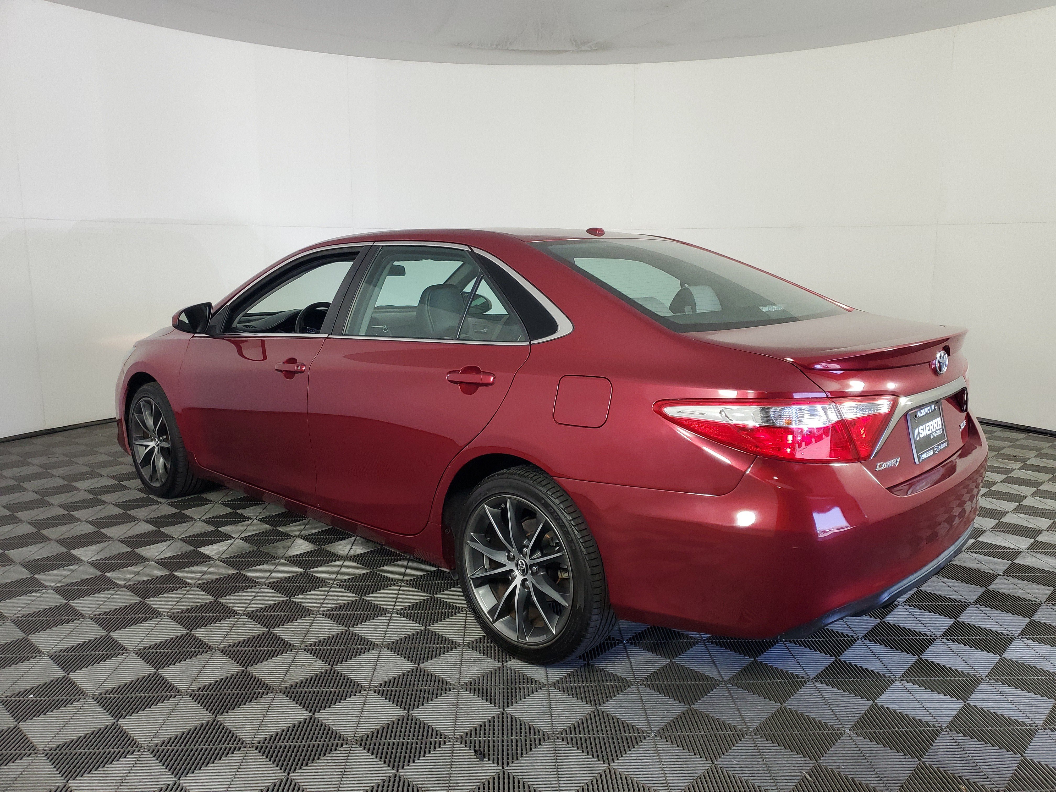 Used 2017 Toyota Camry XSE w/ Moonroof Package FWD image 6