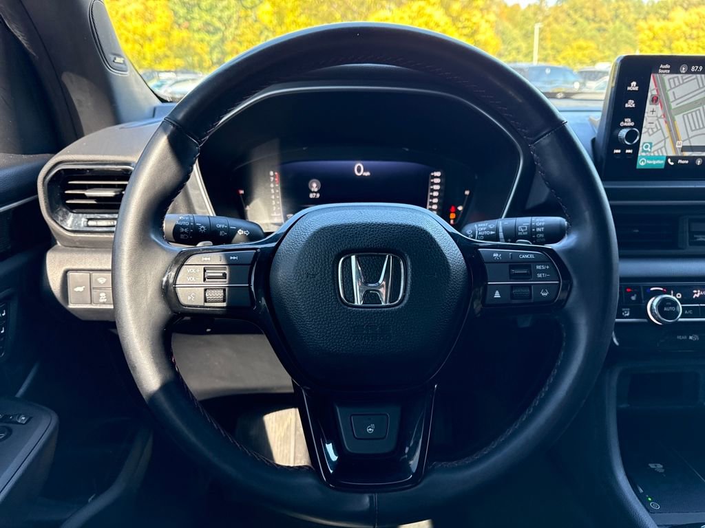 Used 2025 Honda Pilot Black Edition image 14