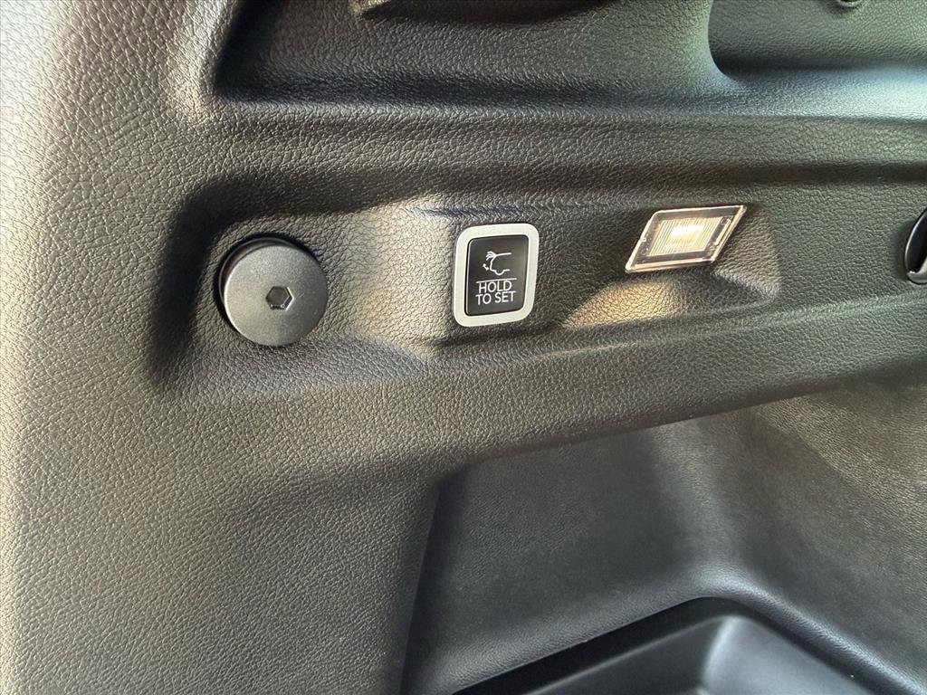 Used 2024 Jeep Grand Cherokee L Laredo AWD/4WD image 16
