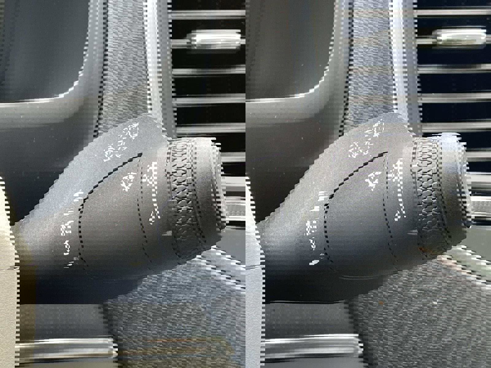 Used 2020 Volvo XC90 T6 Momentum image 24