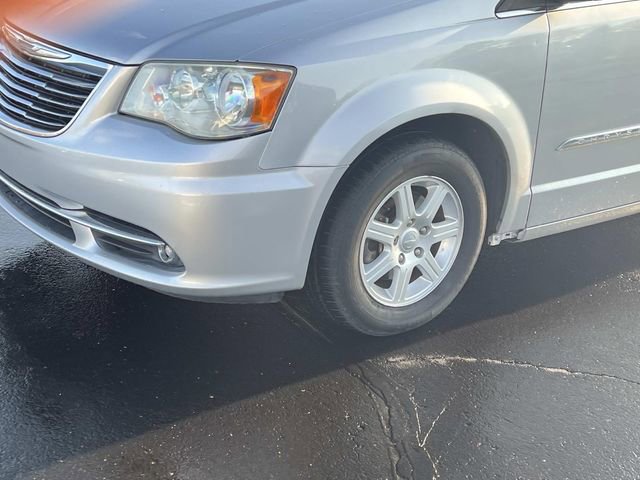 Used 2011 Chrysler Town & Country Touring w/ Driver Convenience Group image 9