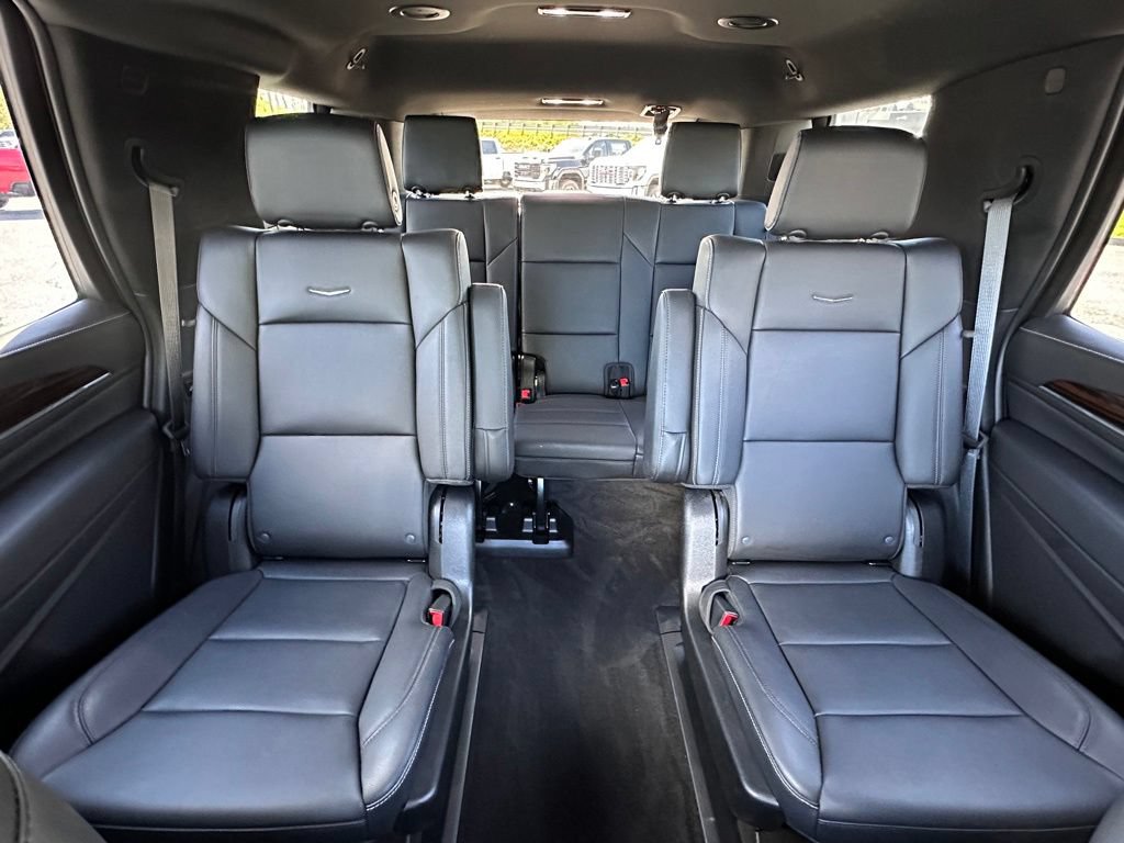 Used 2024 Cadillac Escalade Luxury AWD/4WD image 31