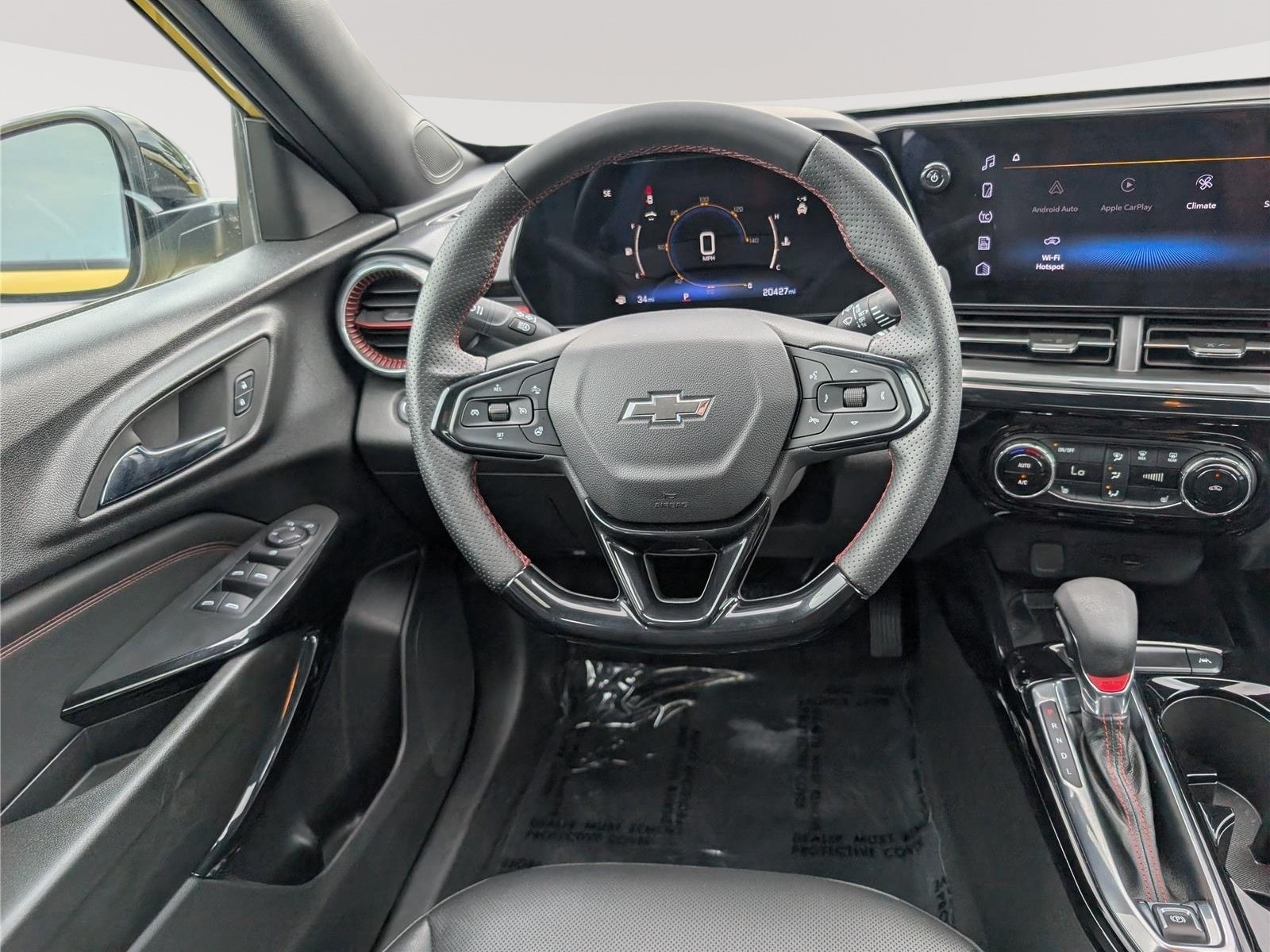 Used 2025 Chevrolet Trax RS w/ Sunroof Package FWD image 17