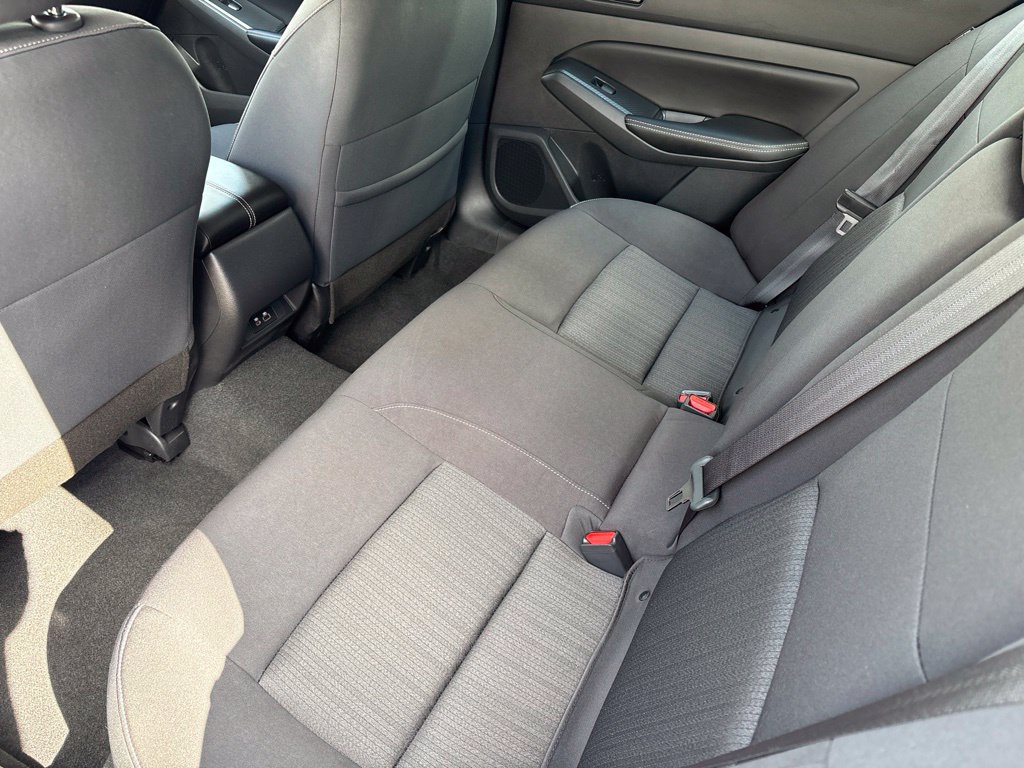 Used 2024 Nissan Altima 2.5 SV AWD/4WD image 17