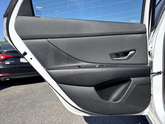 Used 2025 Hyundai Elantra SEL FWD image 21