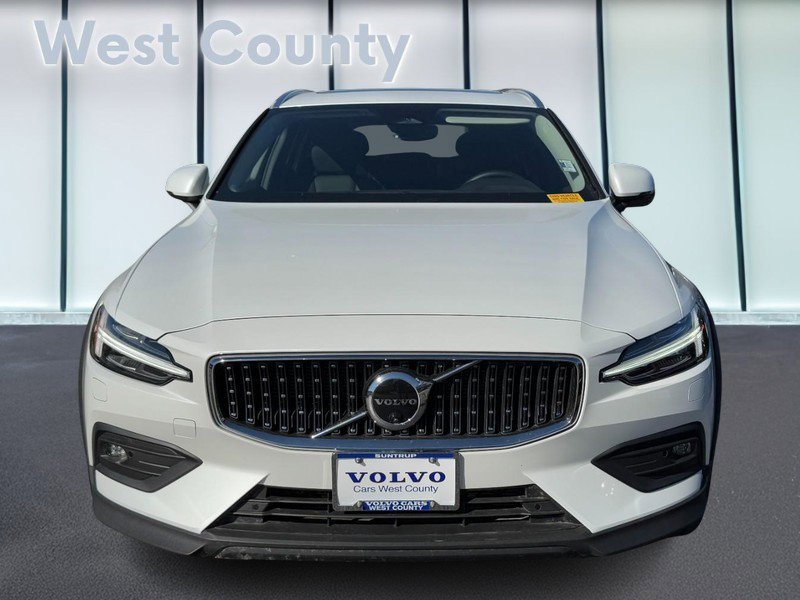 Certified 2025 Volvo V60 B5 Cross Country Plus image 10