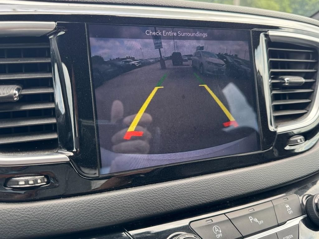 Used 2018 Chrysler Pacifica Touring-L Plus FWD image 24