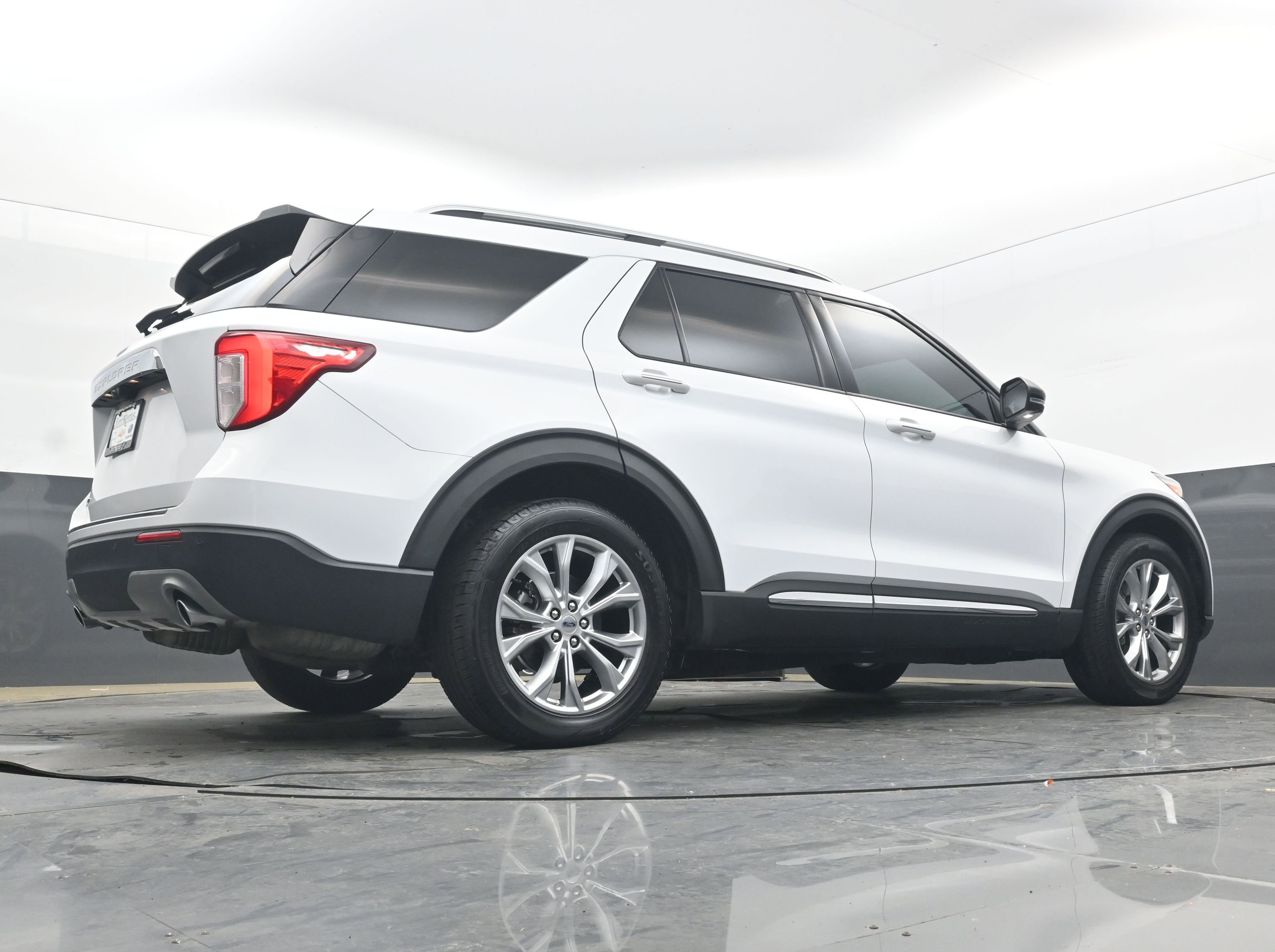 Used 2021 Ford Explorer Limited w/ Equipment Group 301A image 29