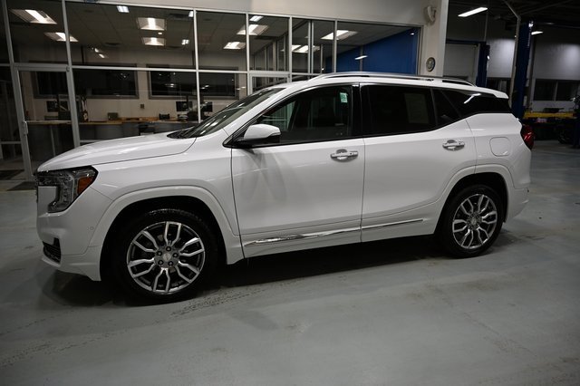 Used 2024 GMC Terrain Denali w/ Denali Premium Package image 7