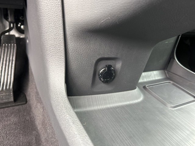 Used 2024 Toyota Sienna XLE image 29