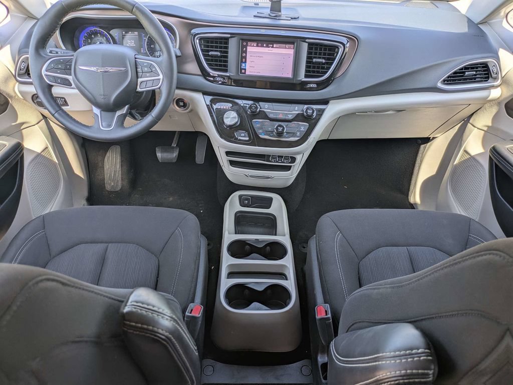 Used 2023 Chrysler Voyager LX FWD image 14