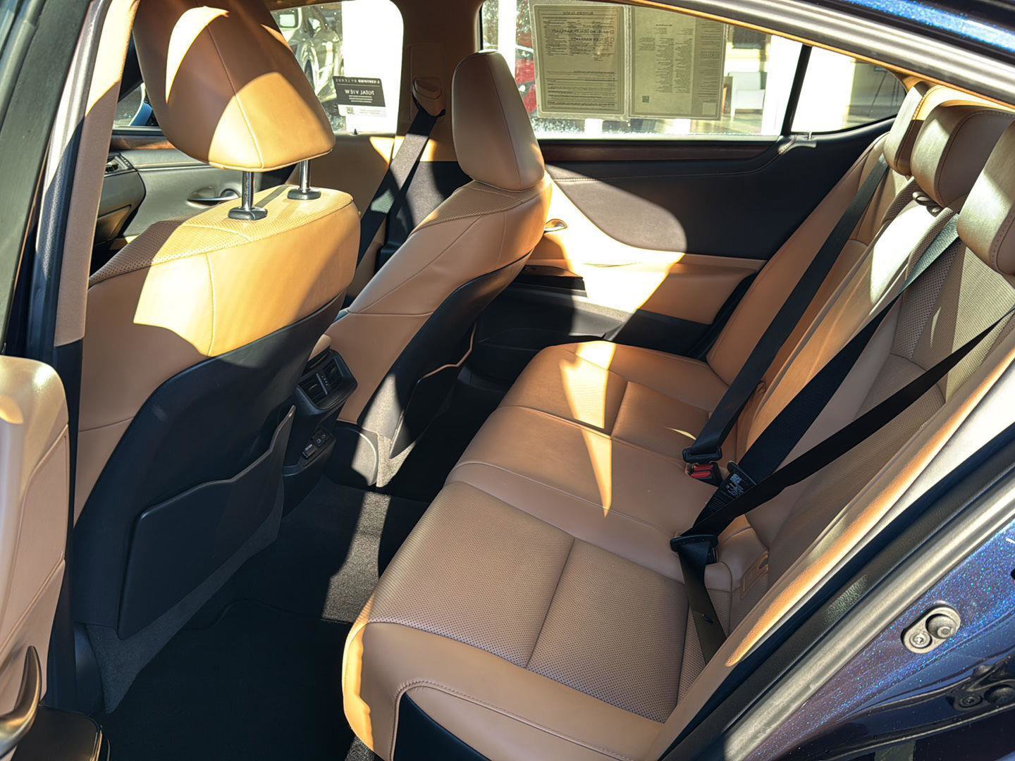 Certified 2022 Lexus ES 350 w/ Premium Package image 9