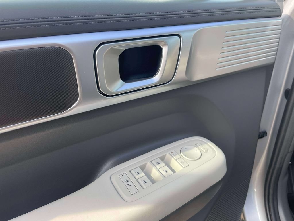 Certified 2025 Hyundai Santa Fe SE AWD/4WD image 17