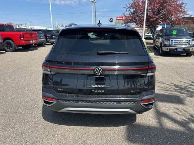 Used 2025 Volkswagen Taos SEL AWD/4WD image 4