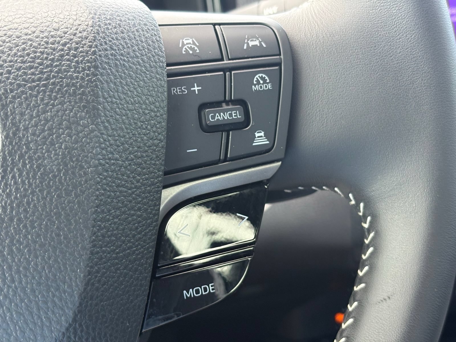 Used 2025 Toyota Camry SE FWD image 5