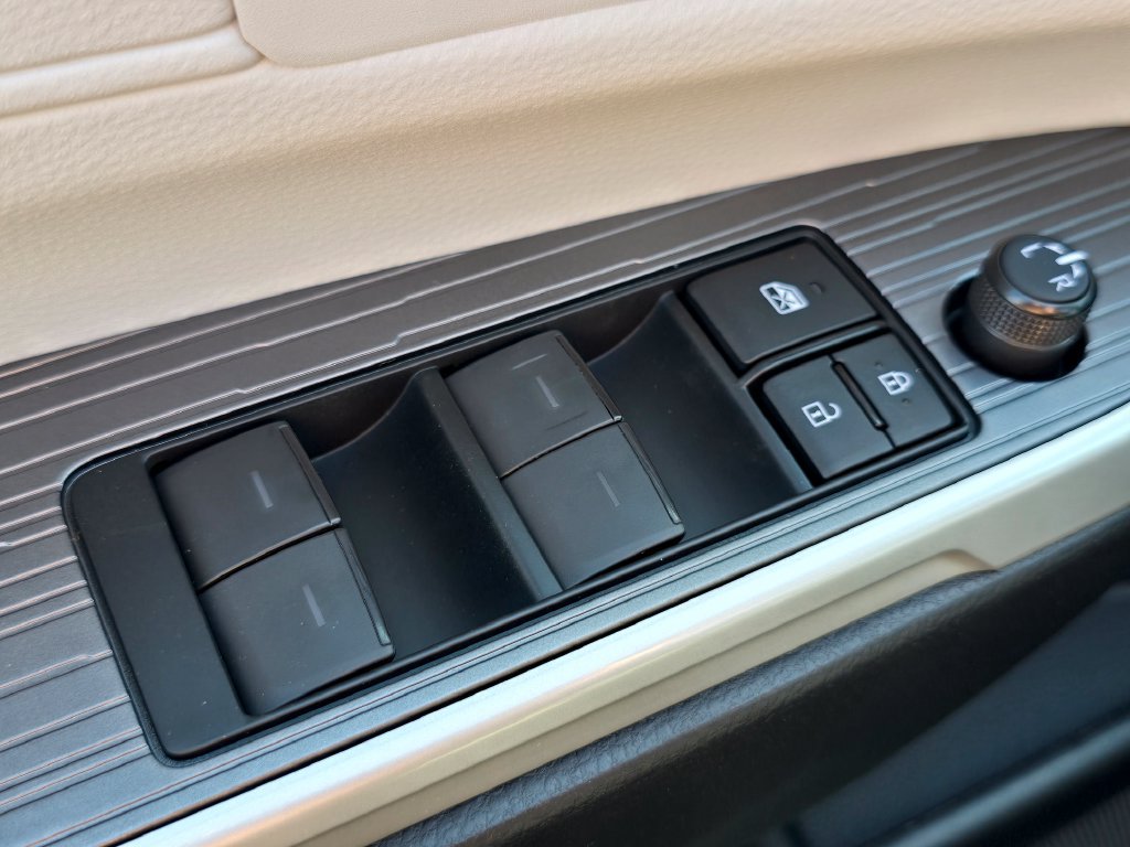 New 2026 Toyota Sienna XLE FWD image 26