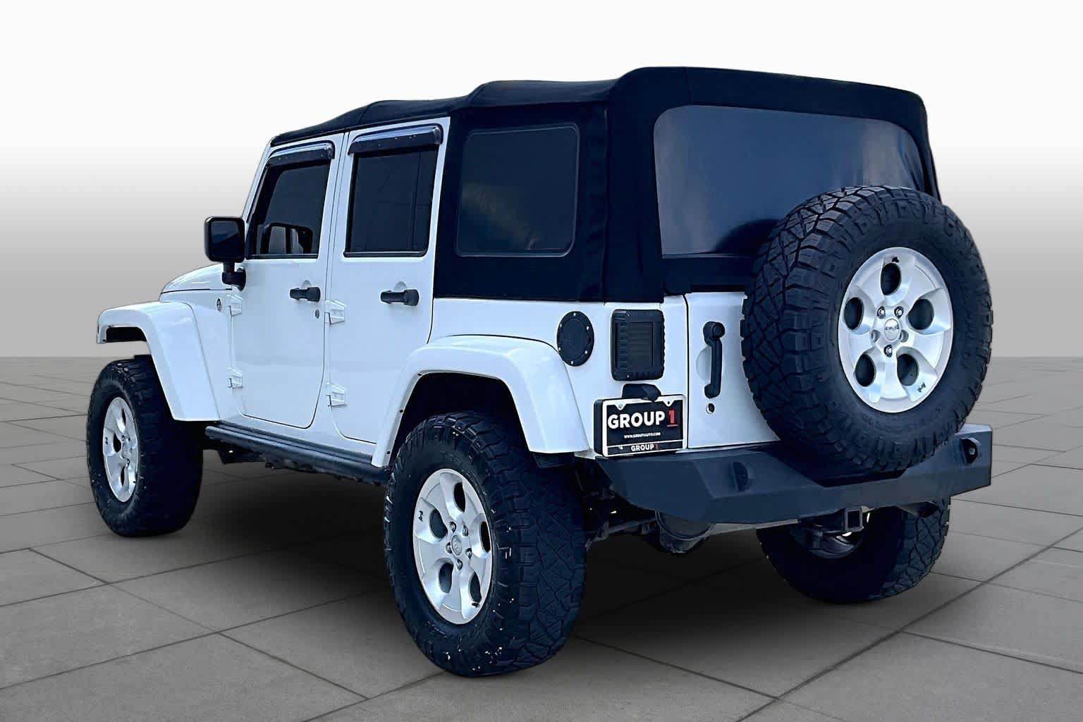 Used 2014 Jeep Wrangler Unlimited Sahara w/ Dual Top Group AWD/4WD image 10