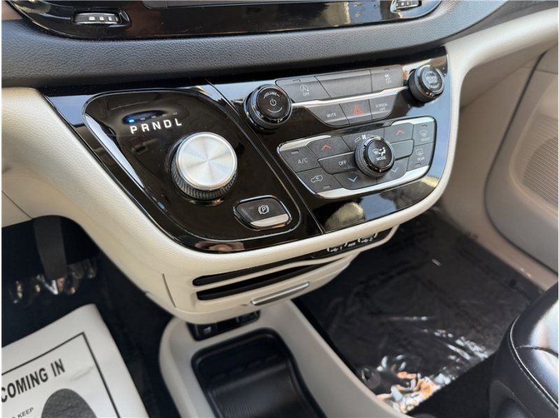 Used 2021 Chrysler Voyager Lxi image 41