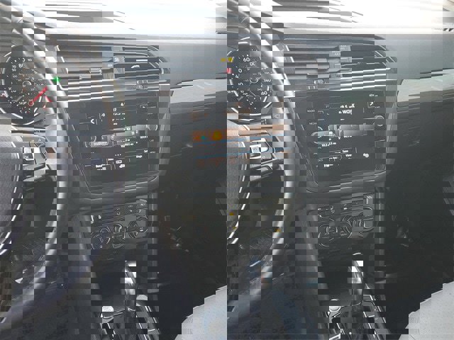 Used 2018 Volkswagen Tiguan SE image 23