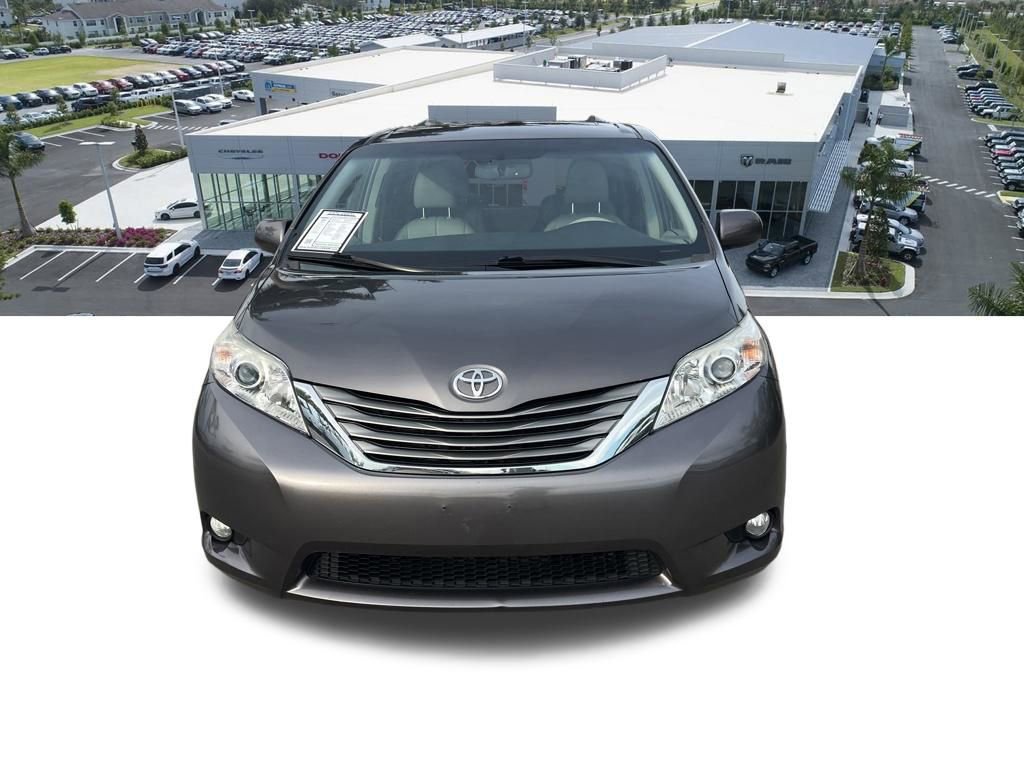 Used 2014 Toyota Sienna XLE image 5