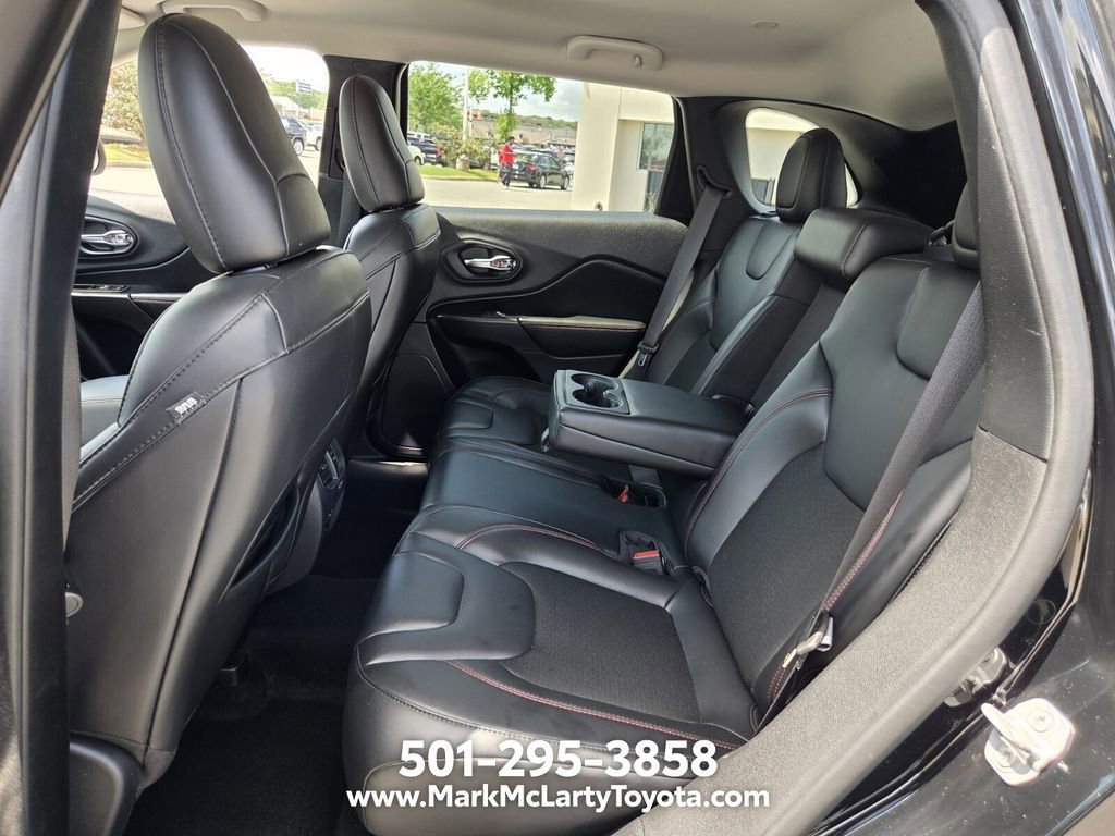 Used 2020 Jeep Cherokee Trailhawk w/ Cold Weather Group AWD/4WD image 11