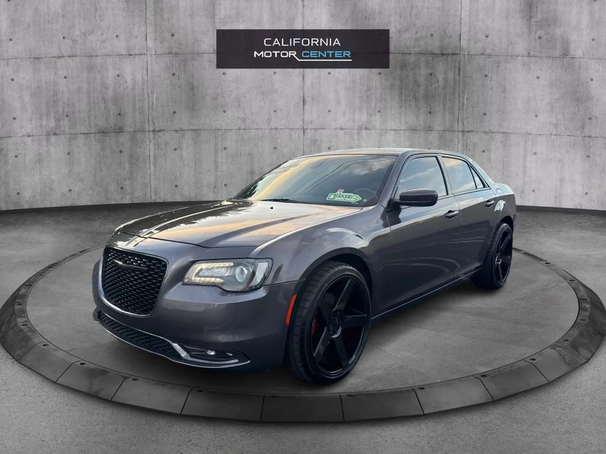 Used 2018 Chrysler 300 S AWD/4WD image 3