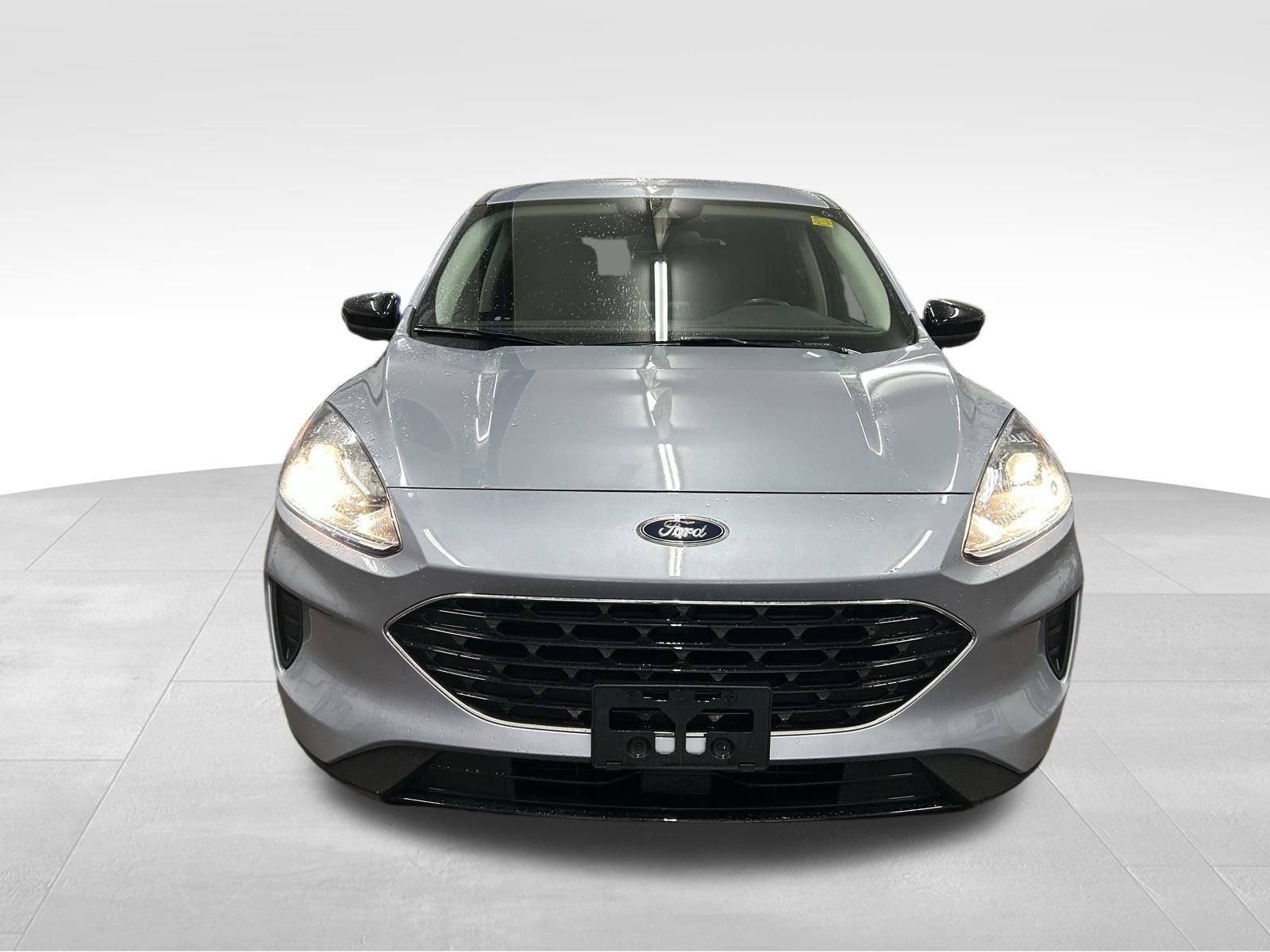 Used 2022 Ford Escape SE w/ SE Sport Appearance Package image 9