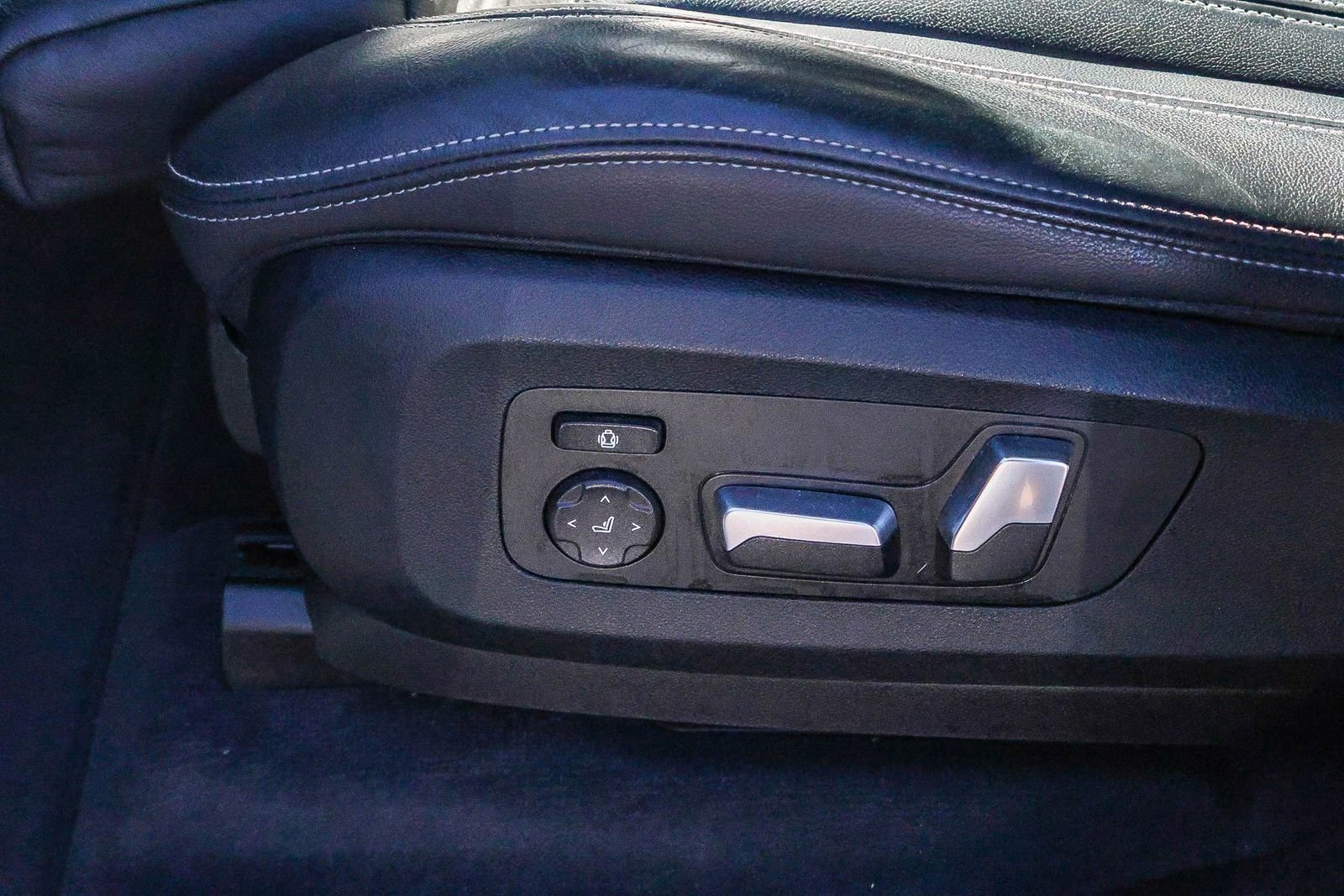 Used 2019 BMW X7 xDrive40i w/ M Sport Package image 28