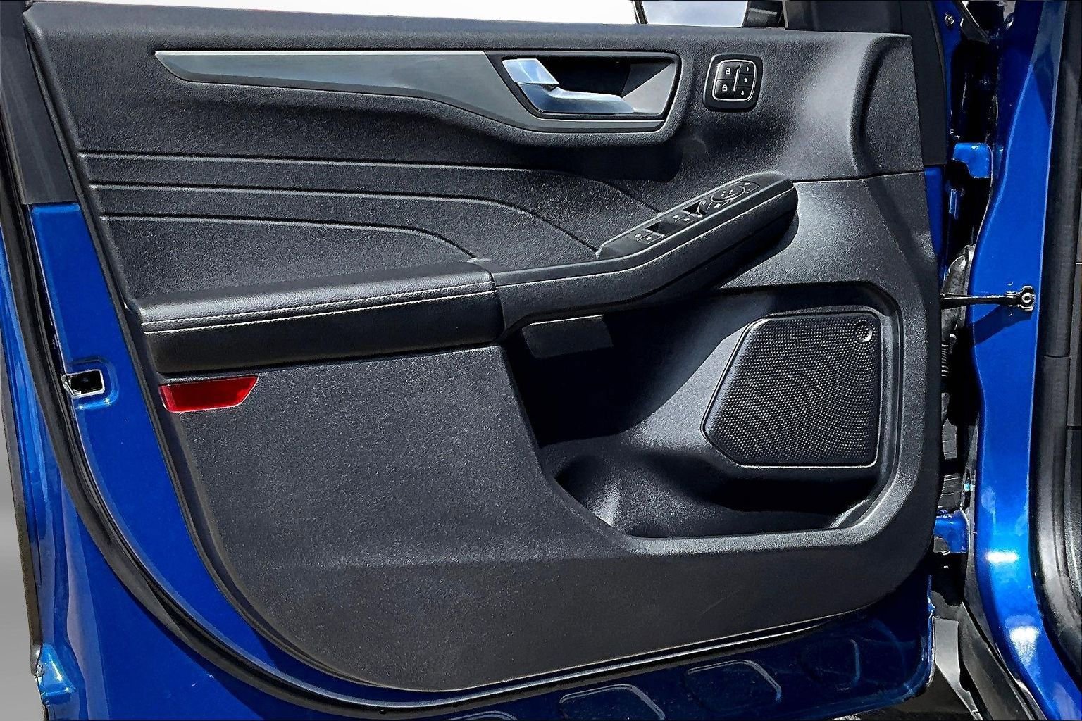 Used 2022 Ford Escape Titanium w/ Class II Trailer Tow Package image 25