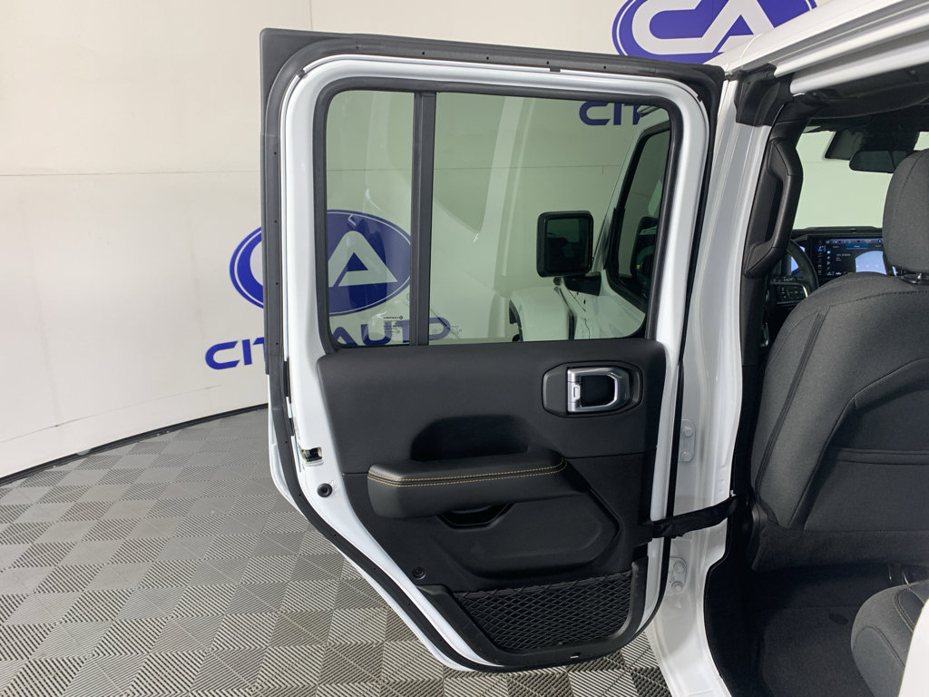 Used 2025 Jeep Wrangler Sahara AWD/4WD image 30