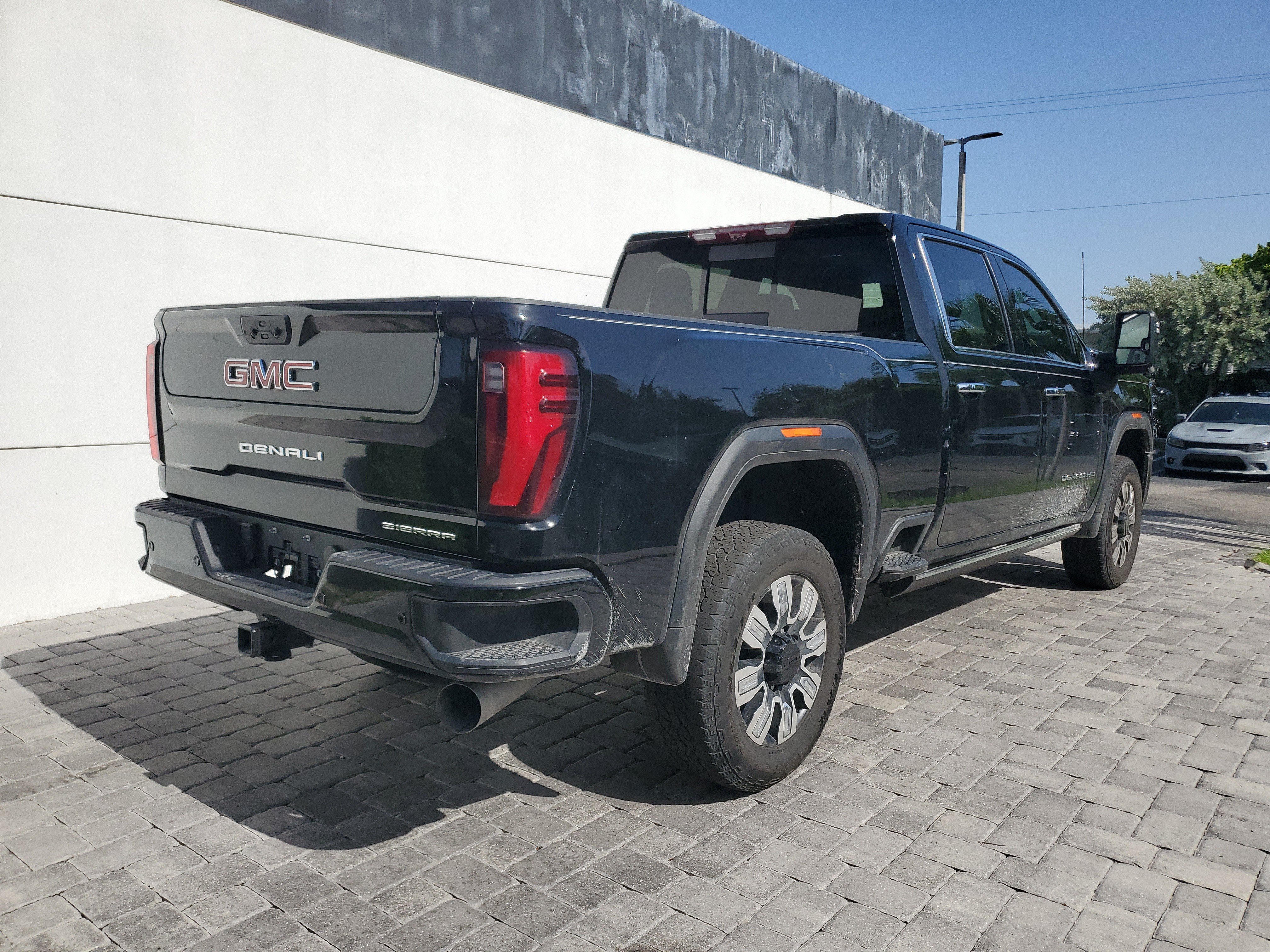 Used 2025 GMC Sierra 2500 Denali w/ Denali Reserve Package AWD/4WD image 6