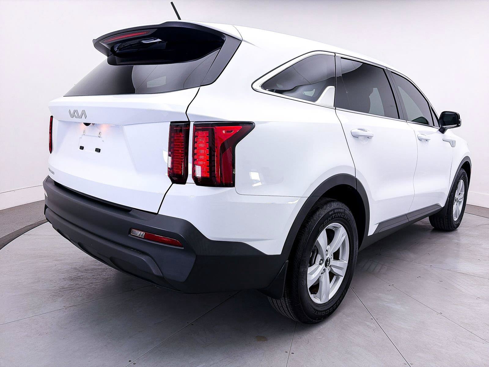 Used 2023 Kia Sorento LX FWD image 14