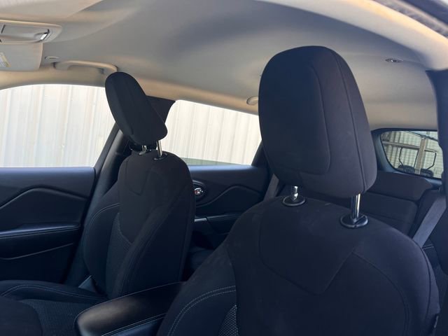 Used 2019 Jeep Cherokee Latitude w/ Popular Appearance Group image 13
