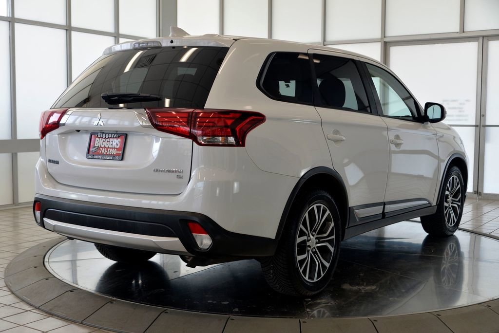 Used 2017 Mitsubishi Outlander SE AWD/4WD image 8