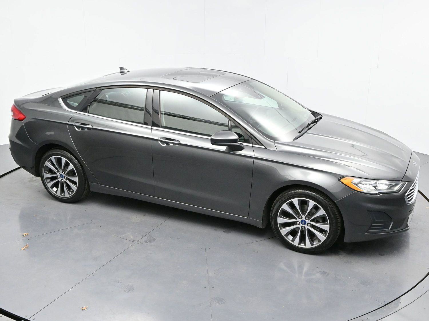Used 2020 Ford Fusion SE image 40