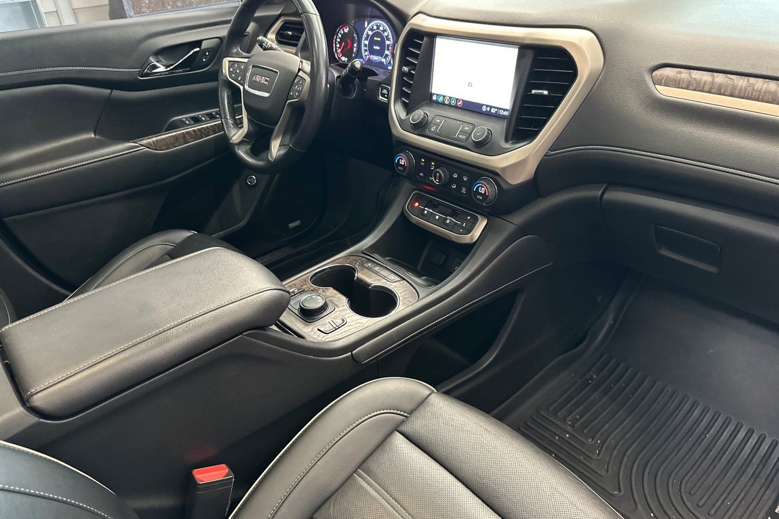Used 2022 GMC Acadia Denali w/ Black Diamond Edition AWD/4WD image 19