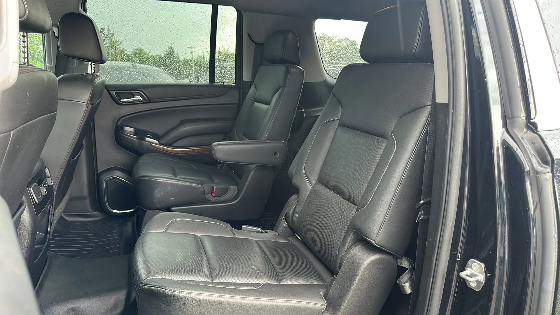 Used 2018 Chevrolet Suburban Premier RWD image 12