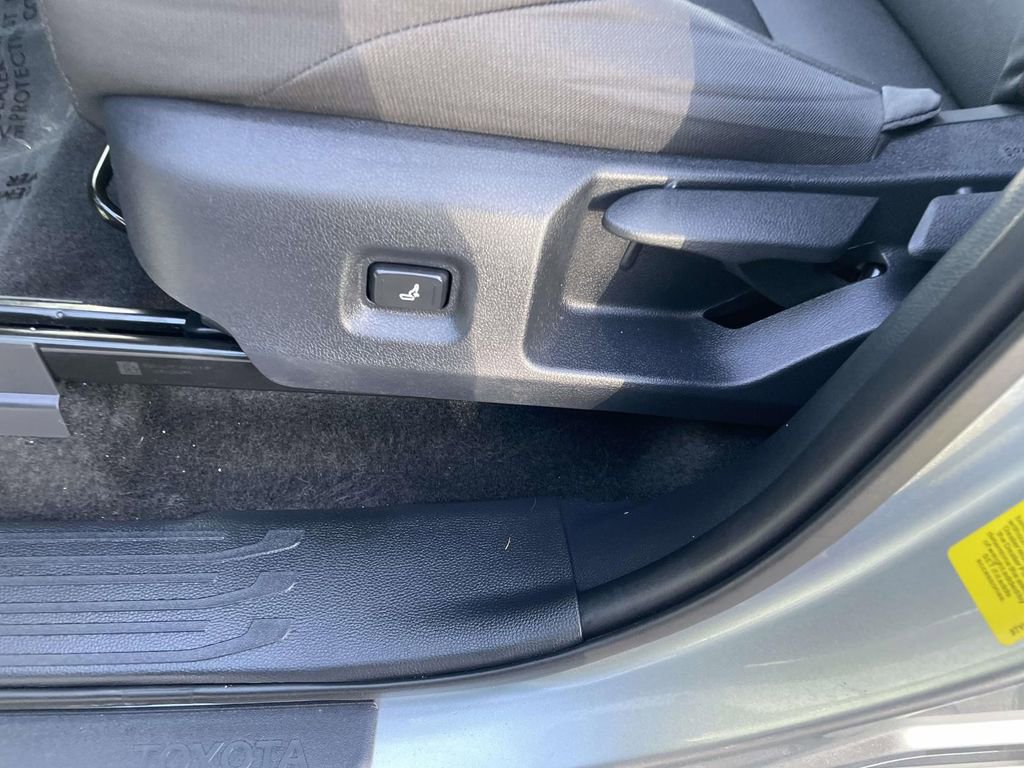 Used 2025 Toyota Tacoma SR5 image 29