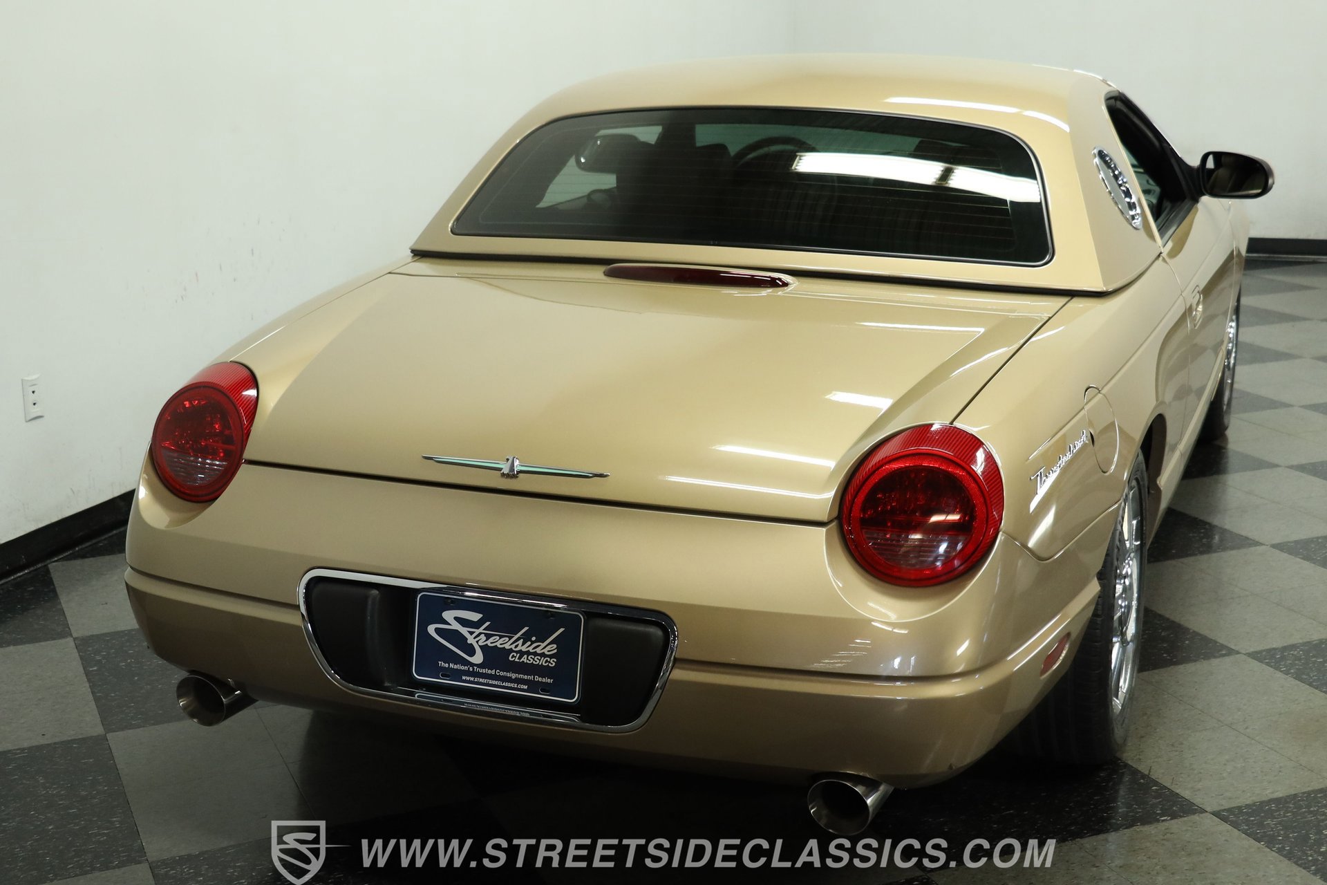 Used 2005 Ford Thunderbird RWD image 9