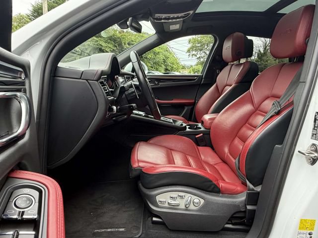 Certified 2024 Porsche Macan GTS AWD/4WD image 12