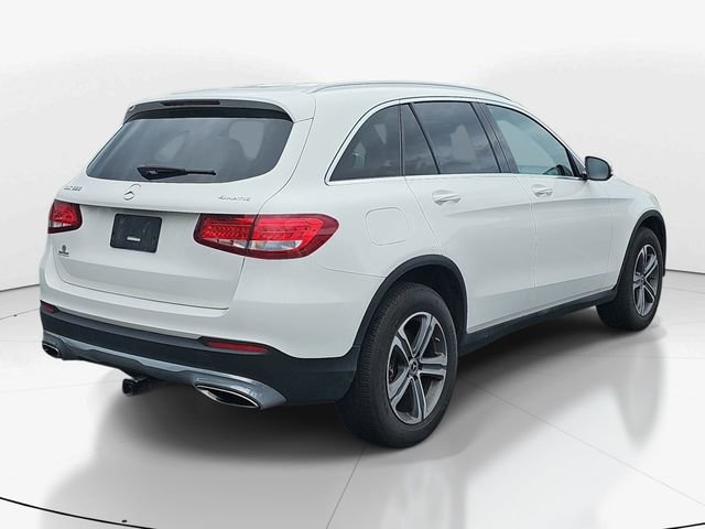 Used 2017 Mercedes-Benz GLC 300 4MATIC image 3