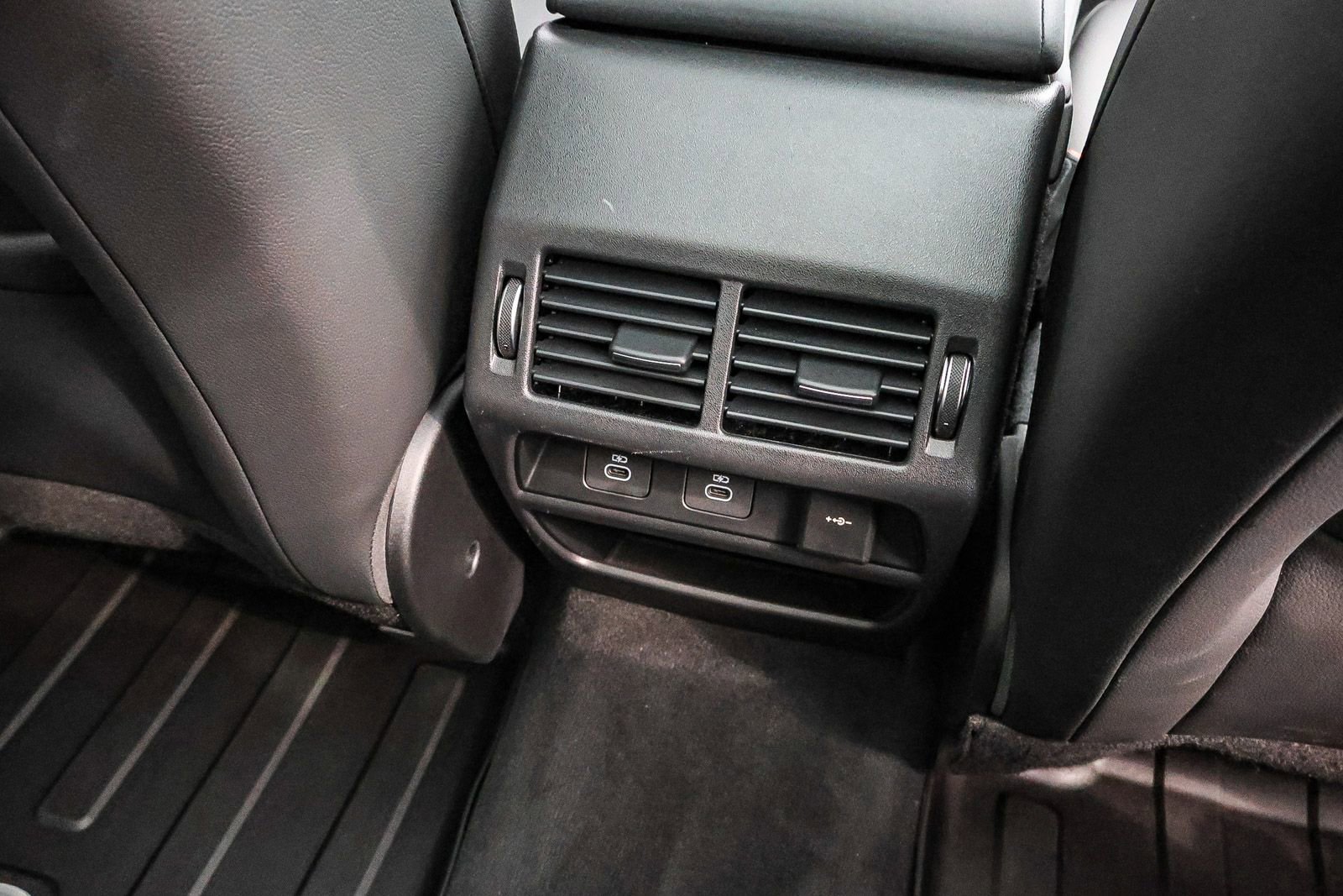 Used 2024 Land Rover Discovery Sport S image 20