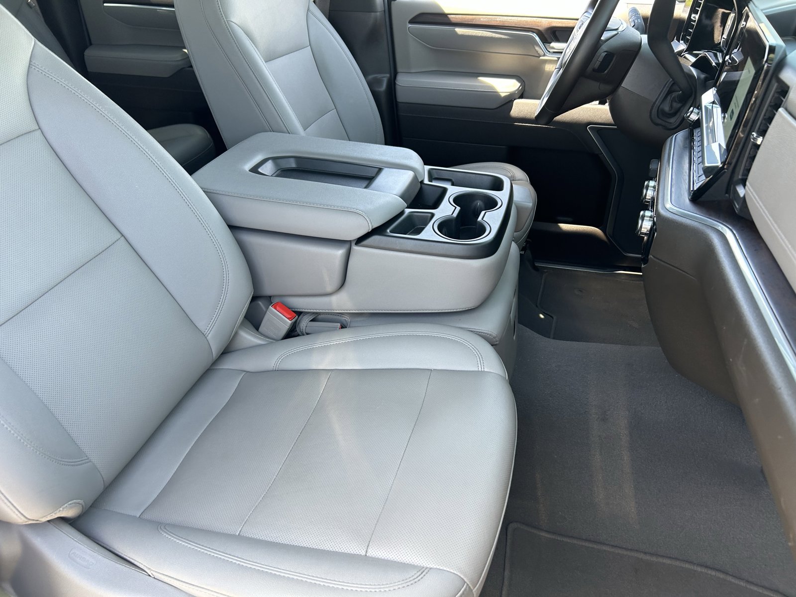 Used 2025 GMC Sierra 1500 SLT RWD image 10